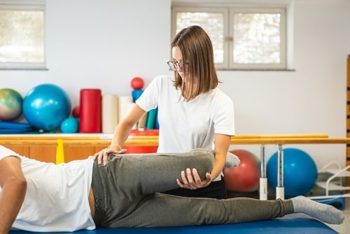 Plantation physiotherapy services, physical therapist helping with leg exercises
