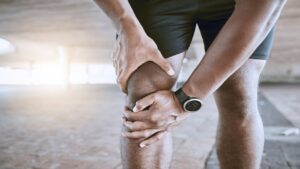 A Sporty Man Got Knee Pain While Having His Run